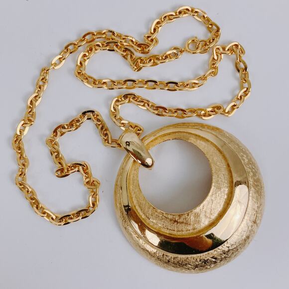 VTG 1970s Gold Tone Mod Crescent Pendant Necklace Statement Jewelry Sculptural - Picture 13 of 15